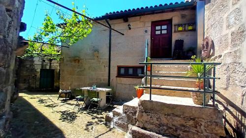 Lindoso House | Charming house in Lindoso with terrace and parking included