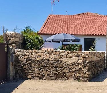 Salsas House | Charming house in Parada with mountain view and fenced garden