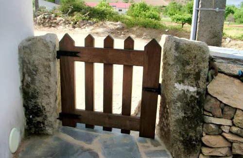 Salsas House | Charming house in Parada with mountain view and fenced garden