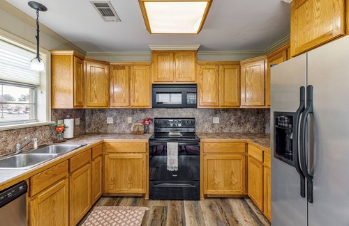 Claiborne House | Charming house minutes from everything in Monroe/West Monroe! 5-Star hosts!