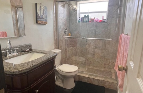 Park East House | "Charming house near Guitar Hotel, Hollywood, FL.