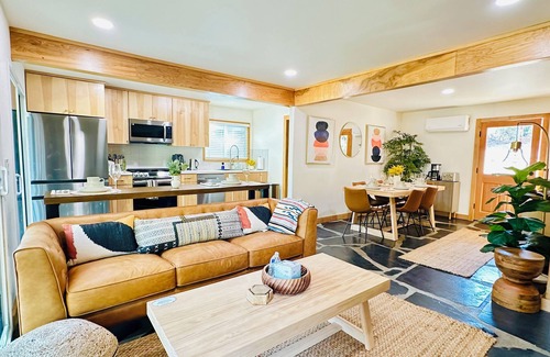 Oakhurst House | Charming house near Yosemite with a Creek