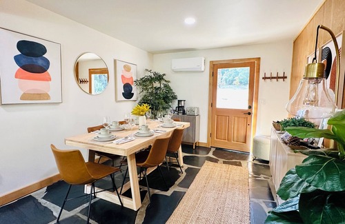 Oakhurst House | Charming house near Yosemite with a Creek