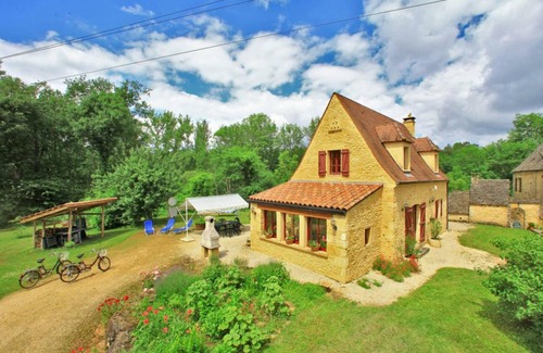 Proissans Cottage | Charming House with Garden, Near Sarlat, Free eBikes & Pet-Friendly