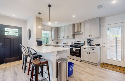 North University House | Charming house with Internet in Central Austin near local attractions