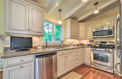 Hyannis Port House | Charming Hyannis Cottage: 1 Mi to Beach!