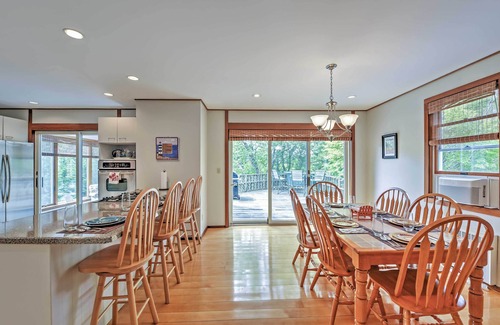 Hyannis Cottage | Charming Hyannis Home w/Deck: Walk to Beach!