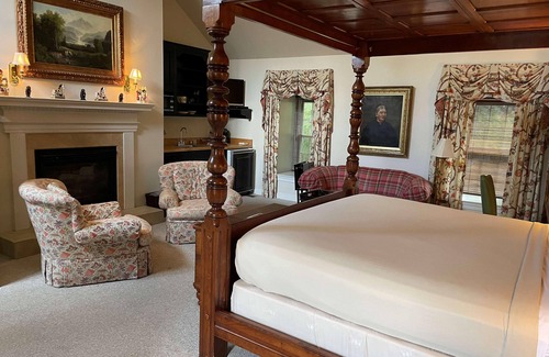 Montchanin Hotel | Charming Inn with Spacious Suite - Marble Bathrooms - Spa - Farm to Table Dining