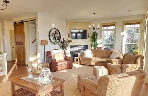Princetown House | Charming Island Getaway
