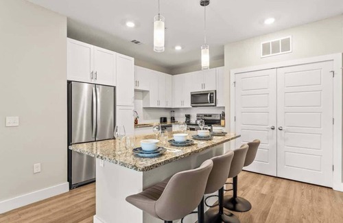 Southeast Orlando Apartment | Charming King Suite, Near Universal & Pet-Friendly