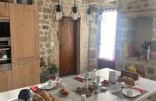 Sanilhac House | Charming La Castanéa gîte, SPA, infra-red sauna in a charming Ardèche hamlet