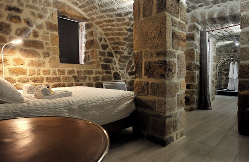 Sanilhac House | Charming La Castanéa gîte, SPA, infra-red sauna in a charming Ardèche hamlet