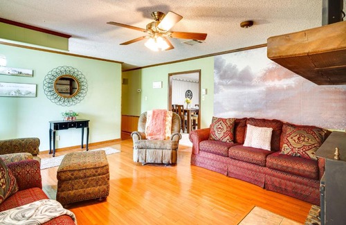 Lake Charles House | Charming Lake Charles Home with Patio and Grill