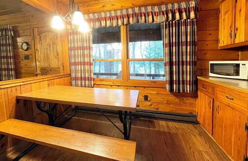 Reeders Cabin | Charming Lake View Cabin in the Poconos on Private Resort