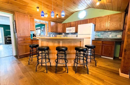 Hammondsport House | Charming Lakefront Cottage w/Private Dock+Fire Pit