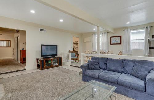 Lakehead-Lakeshore House | Charming Lakehead Cabin Walk to Shasta Lake!