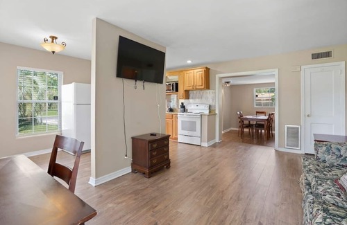 Lakeshore South House | ~Charming Lakeshore Home, 3 Bedrms, Nr NAS Jax~