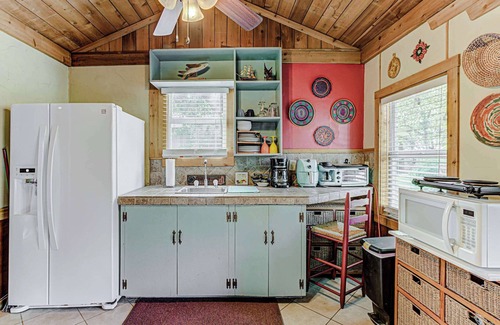 Kingsland House | Charming Lakeview Cottage with Lake Access!