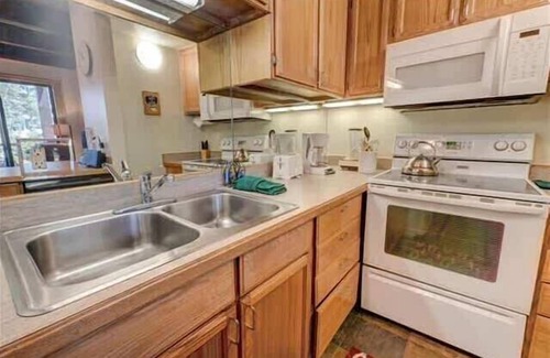 Brockway Condo | Charming Lakeview Retreat #35