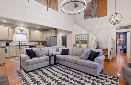 Jasper Other | Charming Large Farm House/Hot Tub & Game Room