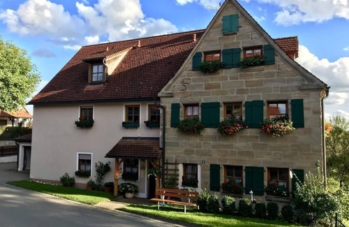 Stockheim Apartment | Charming Linde vacation apartment with sunny south-facing balcony