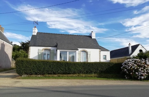 Locquirec House | Charming little house less than a kilometer from the beach.