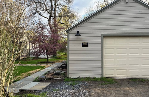 Germantown Cottage | Charming loft cottage in tranquil Germantown with WiFi, AC