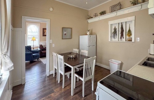 Nauvoo Apartment | Charming Loft with Art Gallery, Steps from Temple