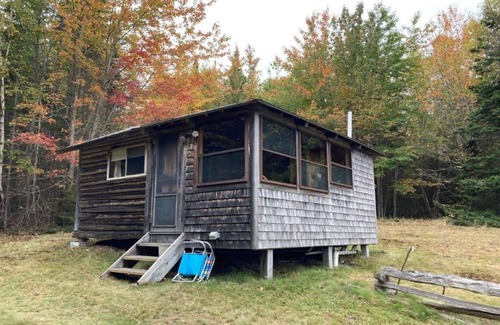 Hancock Point Cabin | Charming log cabin with AC and WiFi in peaceful Hancock, Maine