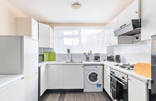 Glyndon House | Charming London House with 3 Bedrooms near O2Arena