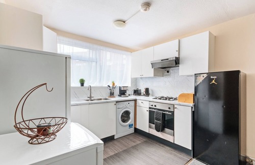 Glyndon House | Charming London House with 3 Bedrooms near O2Arena