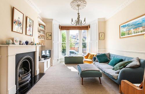 Brownswood Apartment | Charming London Retreat