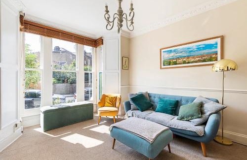 Brownswood Apartment | Charming London Retreat