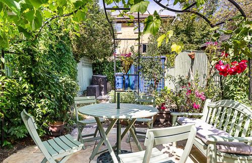 Brownswood Apartment | Charming London Retreat