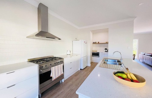 Alexandrina Cottage | Charming luxury cottage (NEW), rural views, 300m to lake, A/C, close to nature