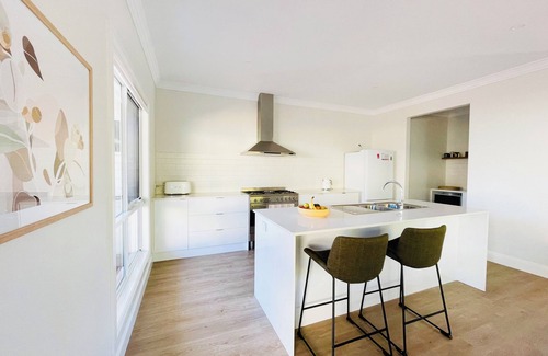Alexandrina Cottage | Charming luxury cottage (NEW), rural views, 300m to lake, A/C, close to nature