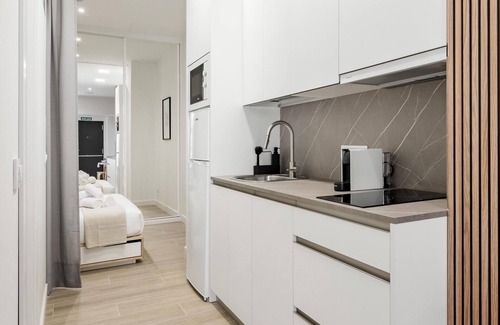 Tetuan Apartment | Charming Madrid Castilla V - Studio for 3 people