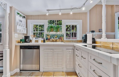 Southwest Coconut Grove House | Charming Mango Grove Cottage, Coconut Grove