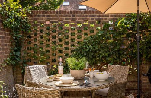 Winchester House | Charming Mews House in Historic Winchester