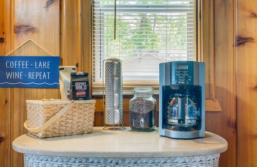 Herron Cottage | Charming Michigan Cottage w/Sunroom & Lake Access