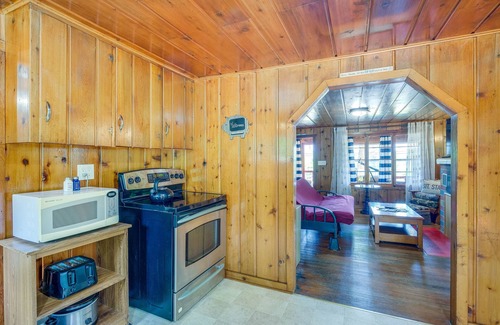 Herron Cottage | Charming Michigan Cottage w/Sunroom & Lake Access