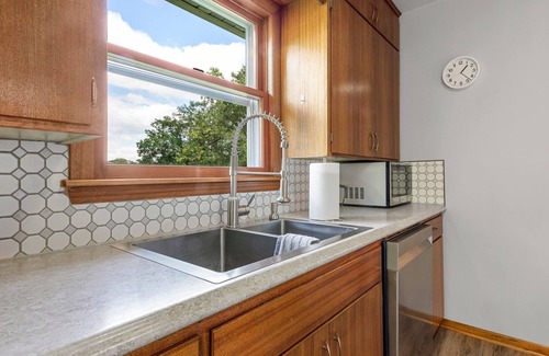 Cumberland House | Charming mid-century modern 2-bedroom home with views of Beaver Dam lake