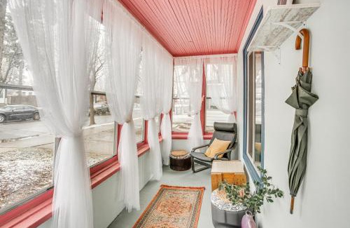 Lind-Bohanon House | Charming Minneapolis Home with Deck, 5 Mi to Central