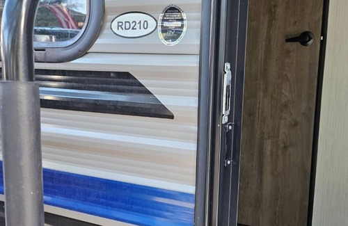 Rural Estates House | Charming mobile home for camping at your favorite locations with AC . Sleeps 6 .