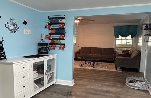 Crawfordville Cottage | Charming modern cottage, in Crawfordville with extra parking for your boat.