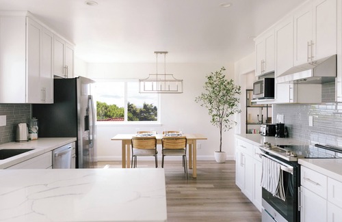 San Leandro House | Charming Modern Luxe 4-bedroom home with WiFi in San Leandro