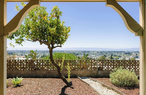 San Leandro House | Charming Modern Luxe 4-bedroom home with WiFi in San Leandro