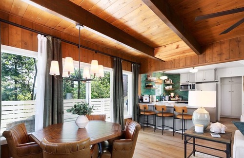 Lake Arrowhead Cabin | Charming Mountain Retreat- Monarch Lodge