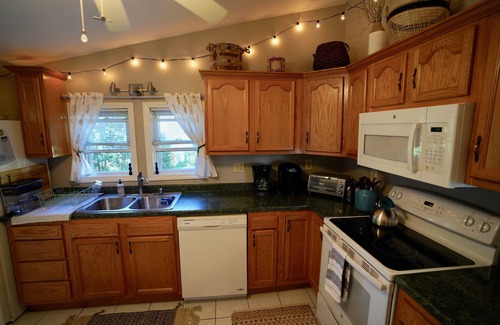 Fairview Cabin | Charming Mountain Cabin - 15 Minutes to Asheville