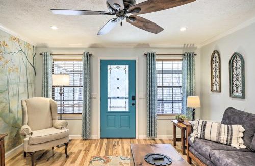 Murphy House | Charming Murphy Escape with Fire Pit and Hot Tub!